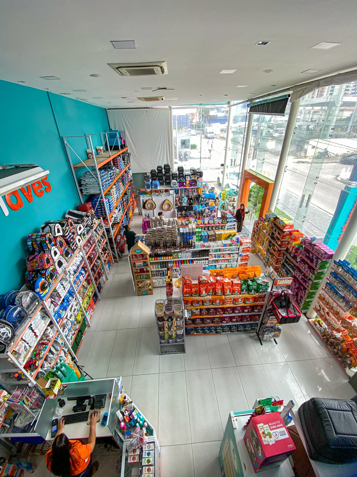 Interior da loja Nutriaves Pet Center em Caruaru